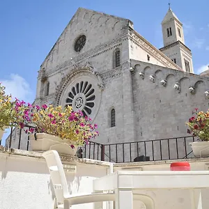 https://the-cathedral-house.barihotels.org
